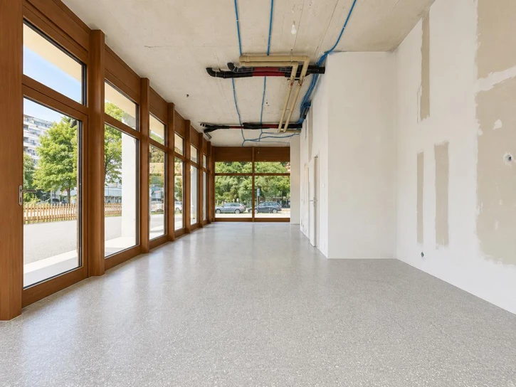 SHOP FOR SALE – PRIME LOCATION